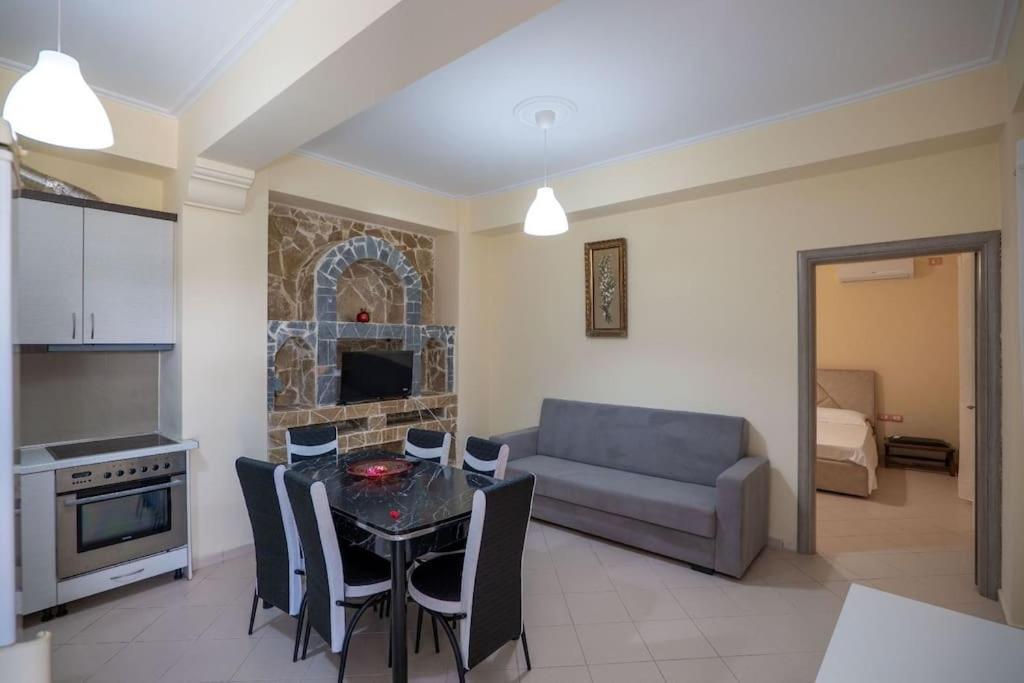 Villa Asllani Ap1 *