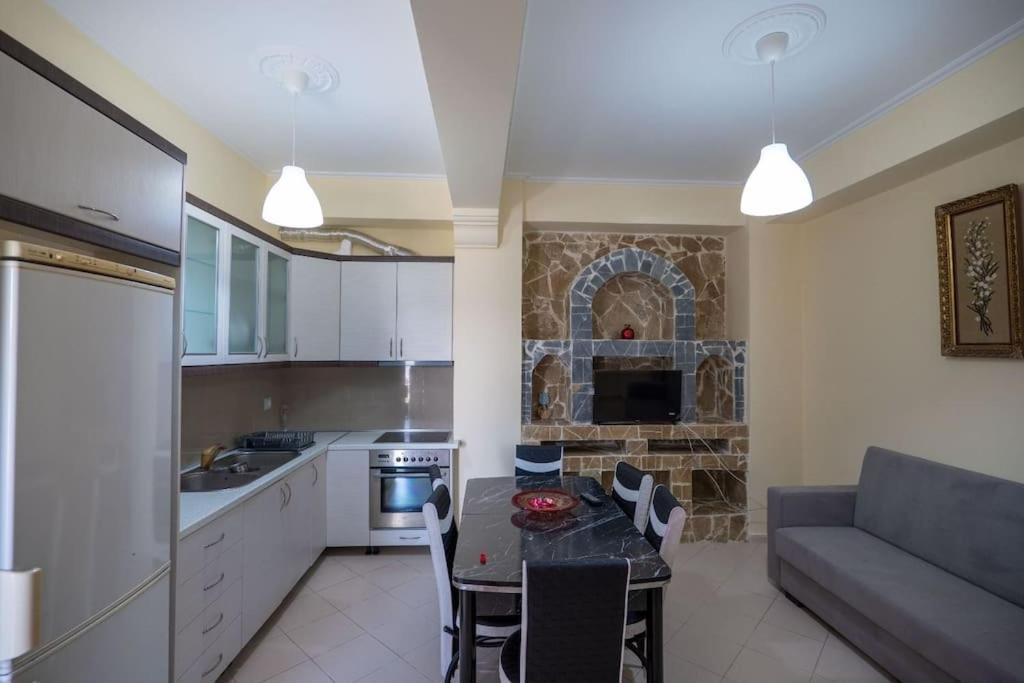 Villa Asllani Ap1 *